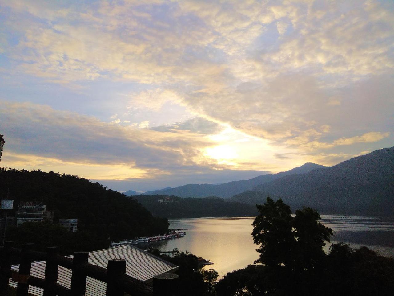 Sun Moon Lake Crown Yu Hotel Yuchi Exterior photo